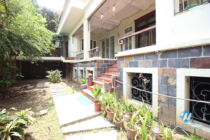 A huge 5  bedroom villa with indoor swimming pool for rent in Vuon Dao